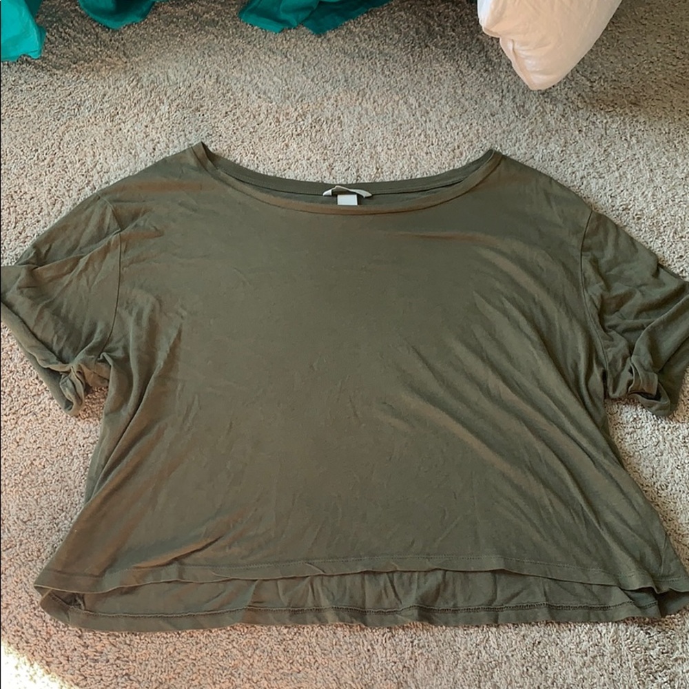 green H&M tee